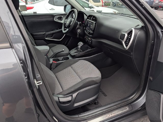 Used 2022 Kia Soul LX w/ Paint Protection Package FWD image 9