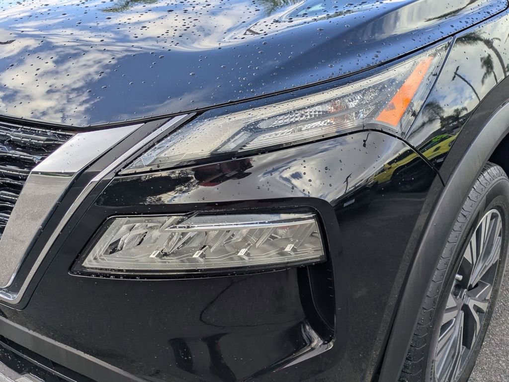 Used 2023 Nissan Rogue SV image 9