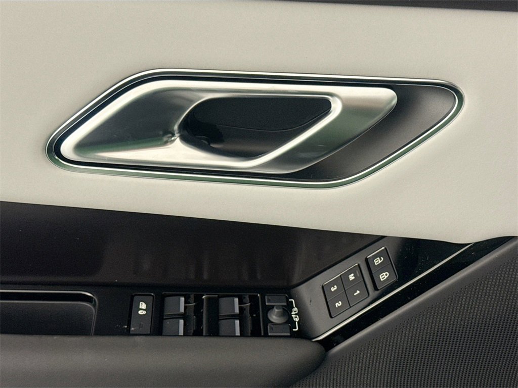 New 2026 Land Rover Range Rover Velar Dynamic SE image 17