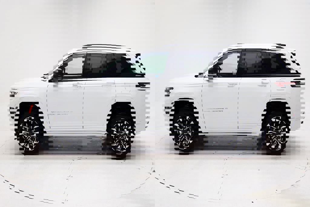 Used 2023 Jeep Grand Cherokee Overland AWD/4WD image 5