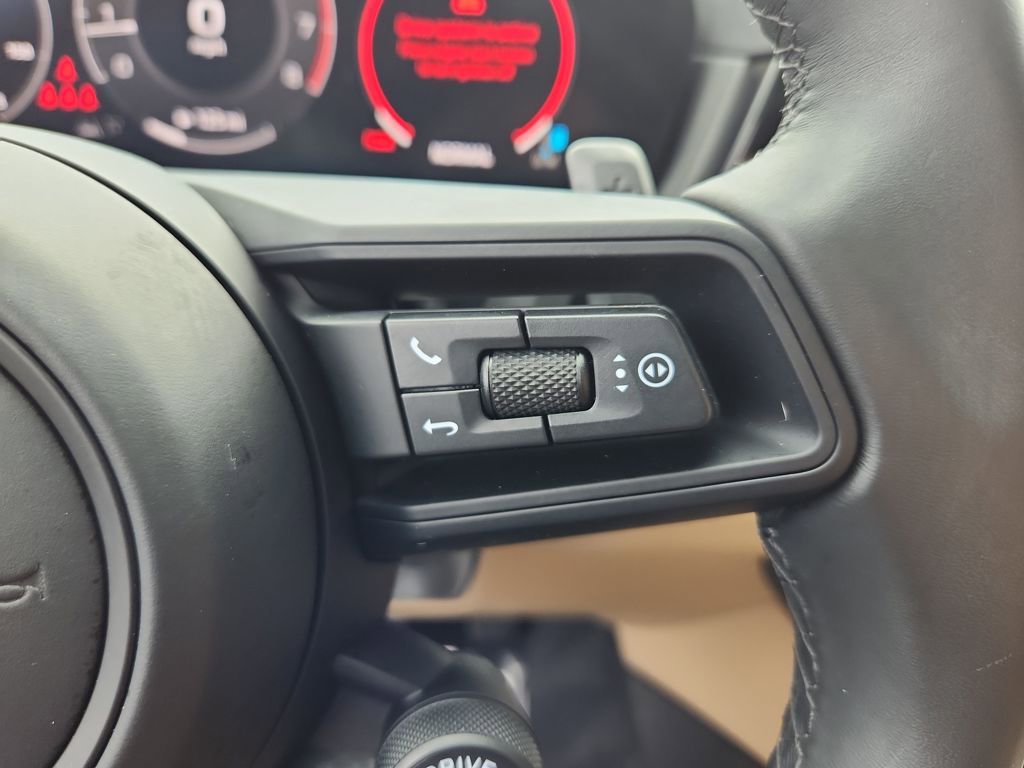 Used 2024 Porsche Cayenne Coupe image 20