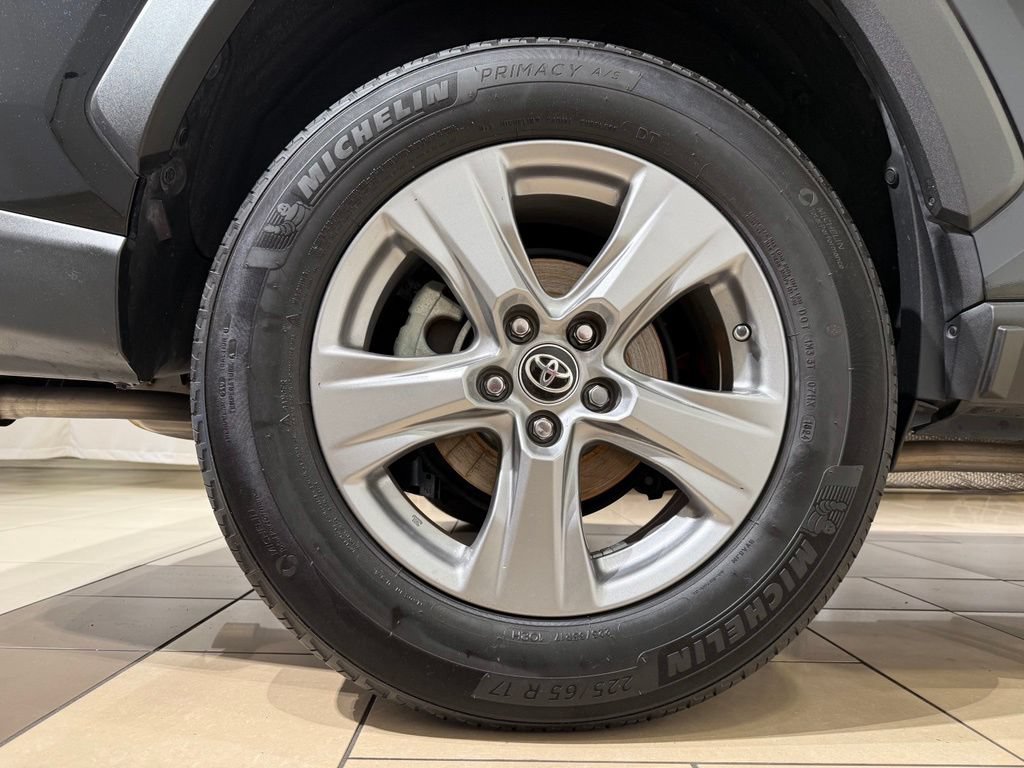 Certified 2024 Toyota RAV4 LE AWD/4WD image 9
