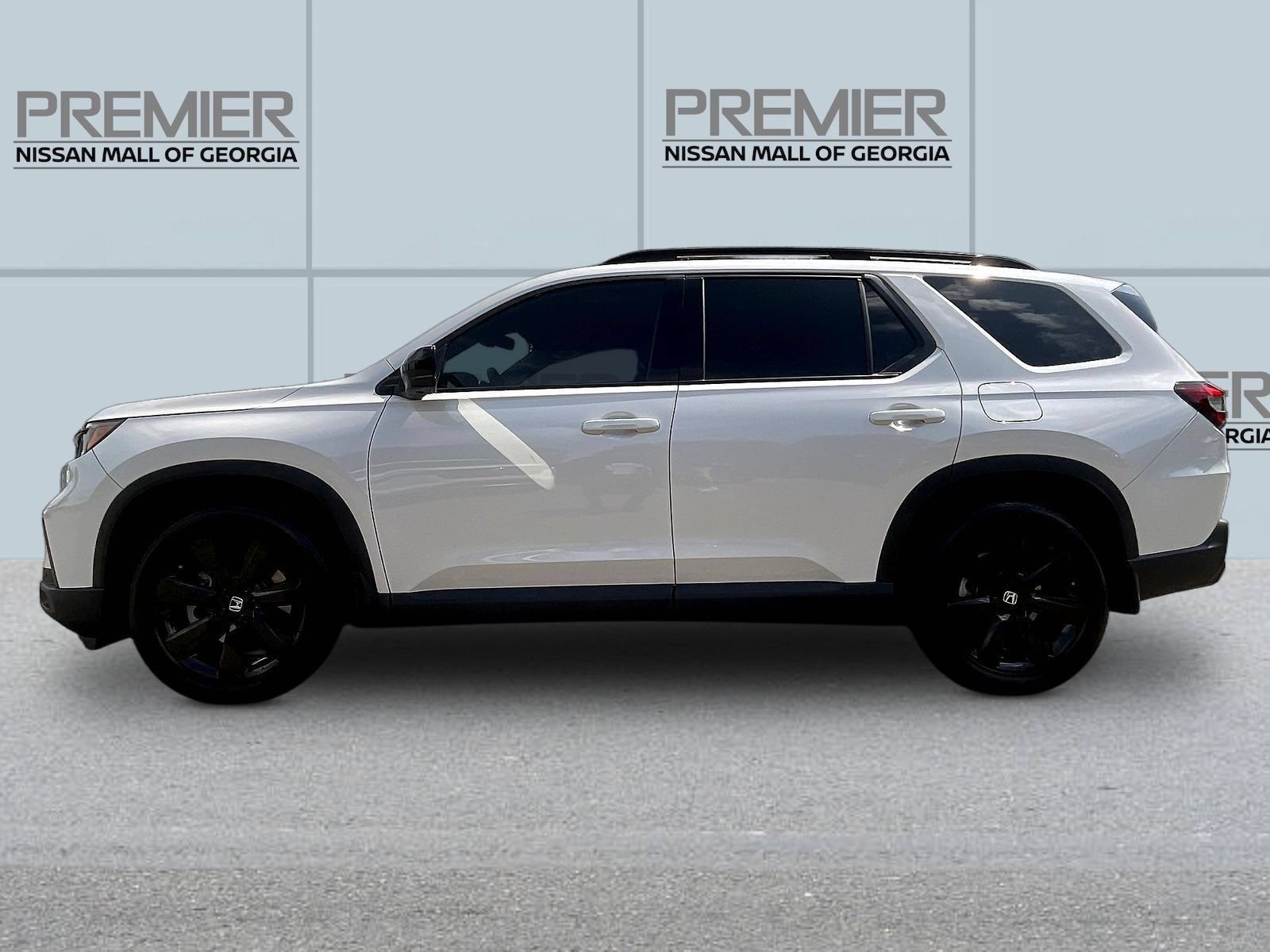 Used 2025 Honda Pilot Black Edition image 4