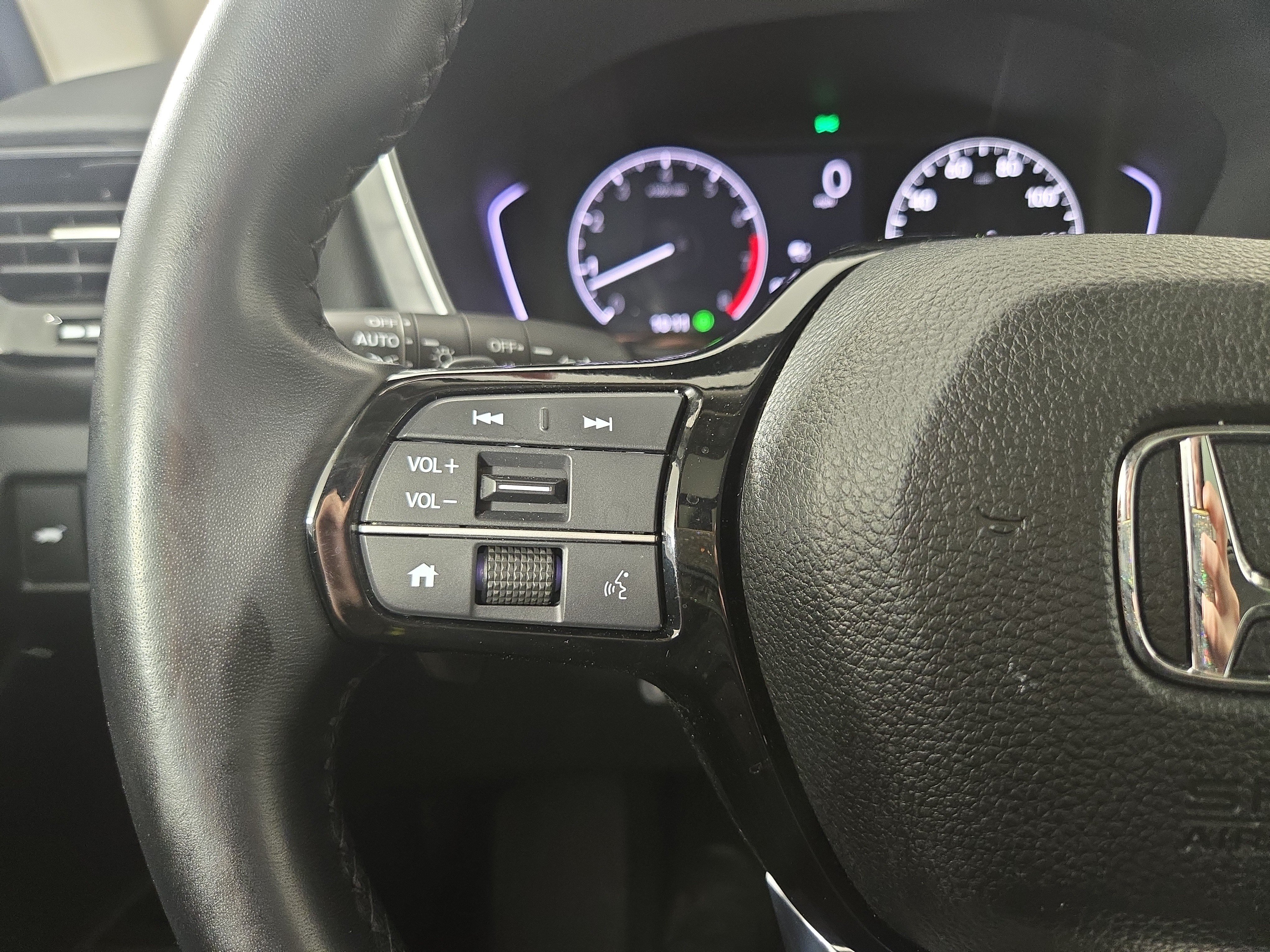 Used 2025 Honda Pilot Touring image 16