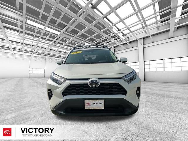 Used 2022 Toyota RAV4 XLE Premium image 9