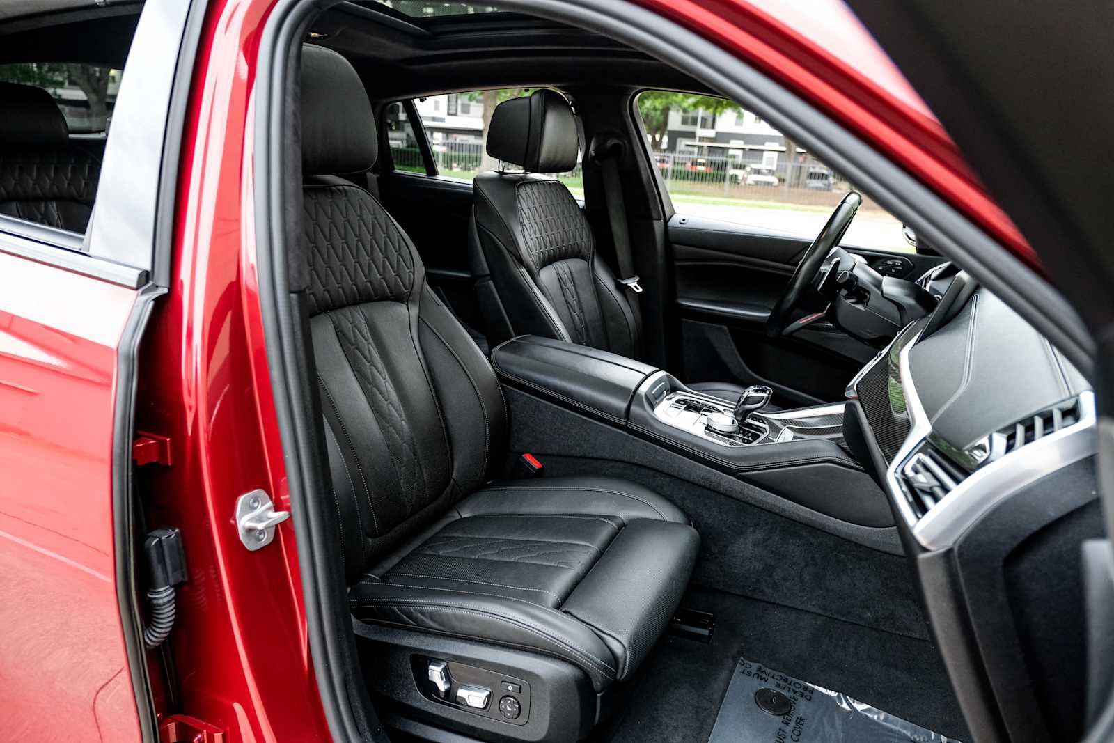 Used 2021 BMW X6 M50i w/ Executive Package image 35