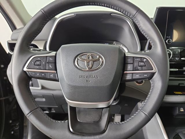 Used 2025 Toyota Highlander XLE AWD/4WD image 24