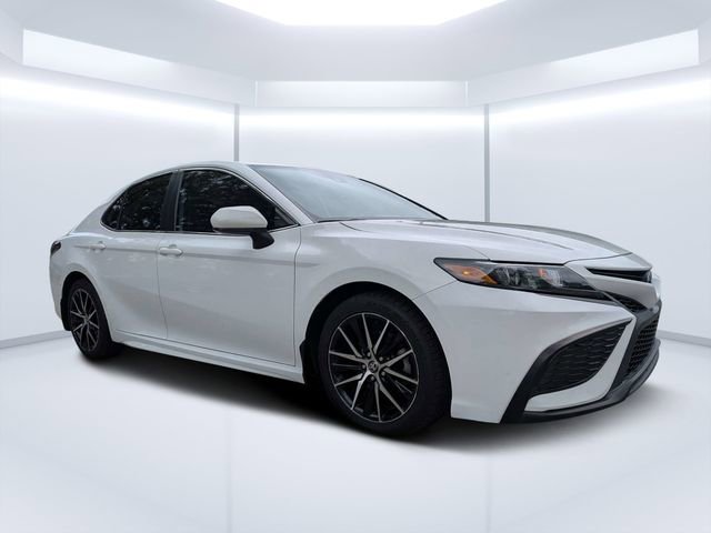 Used 2021 Toyota Camry SE FWD image 1