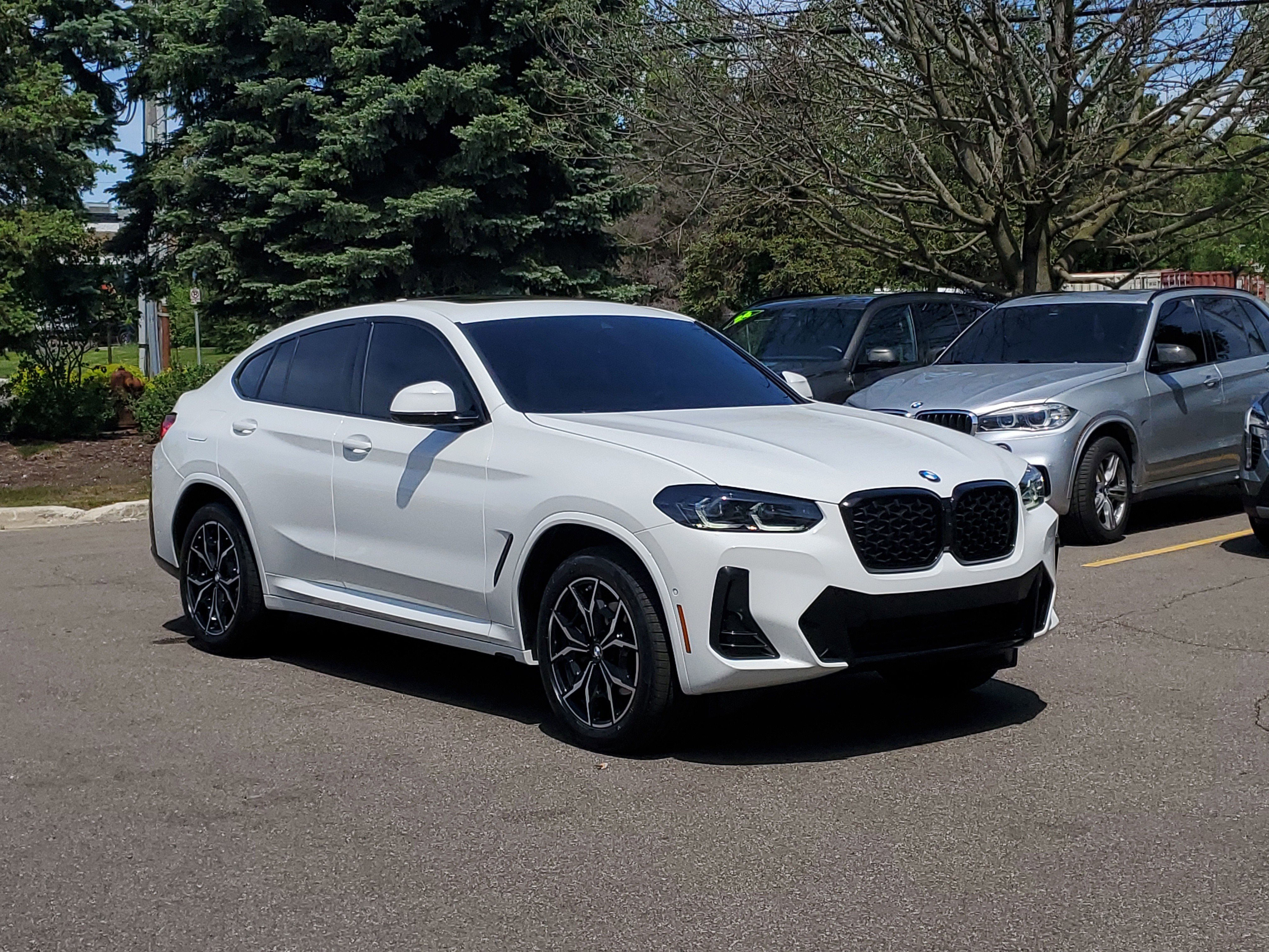 Certified 2025 BMW X4 xDrive30i w/ Premium Package AWD/4WD image 4