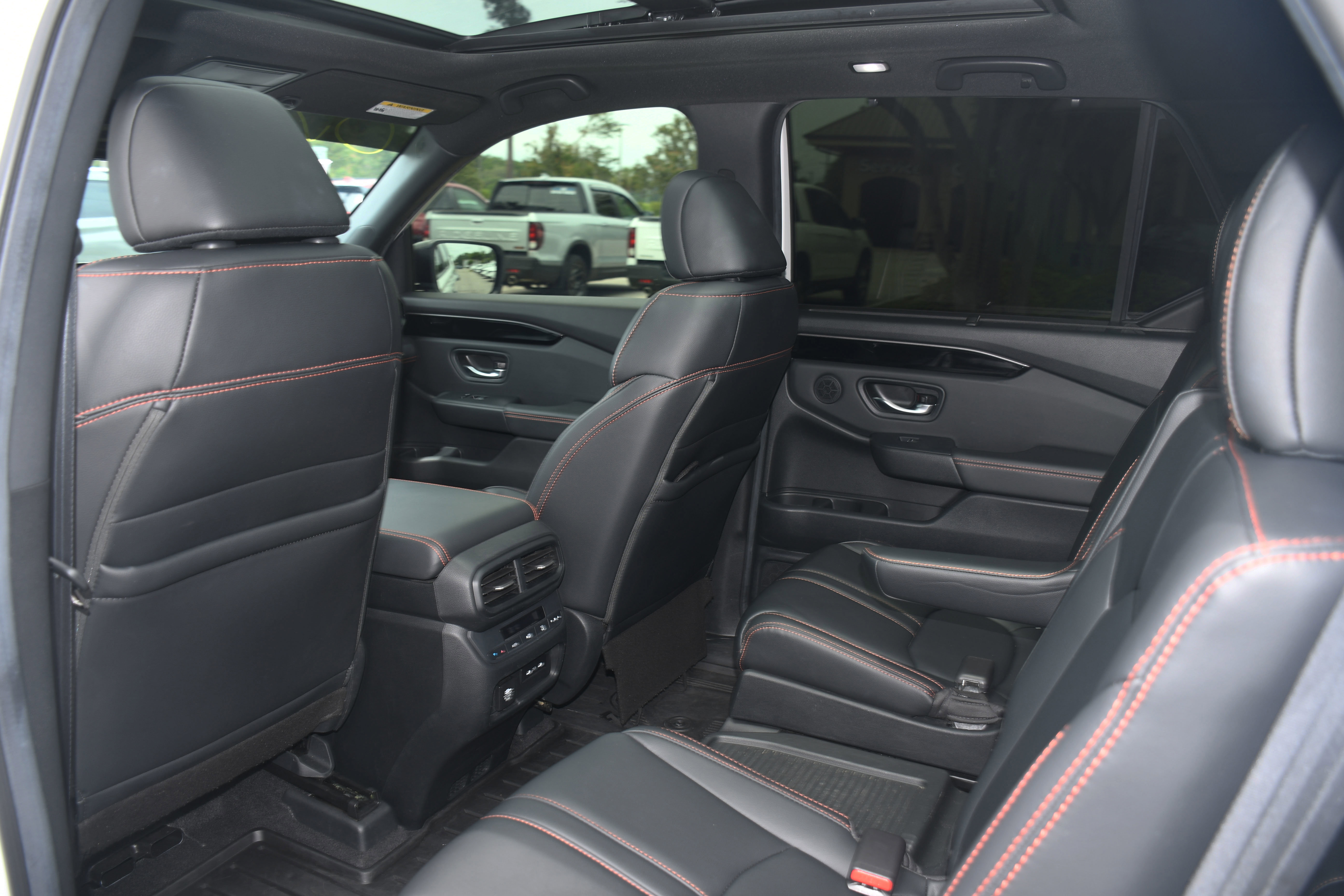 Used 2025 Honda Pilot TrailSport image 17