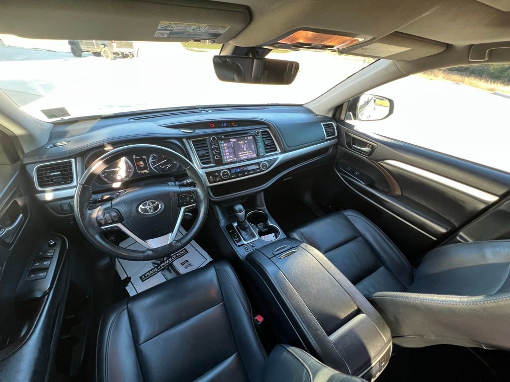 Used 2019 Toyota Highlander XLE image 11