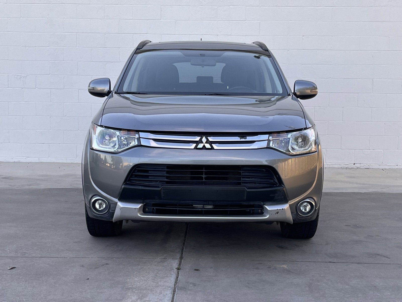 Used 2015 Mitsubishi Outlander SE image 2