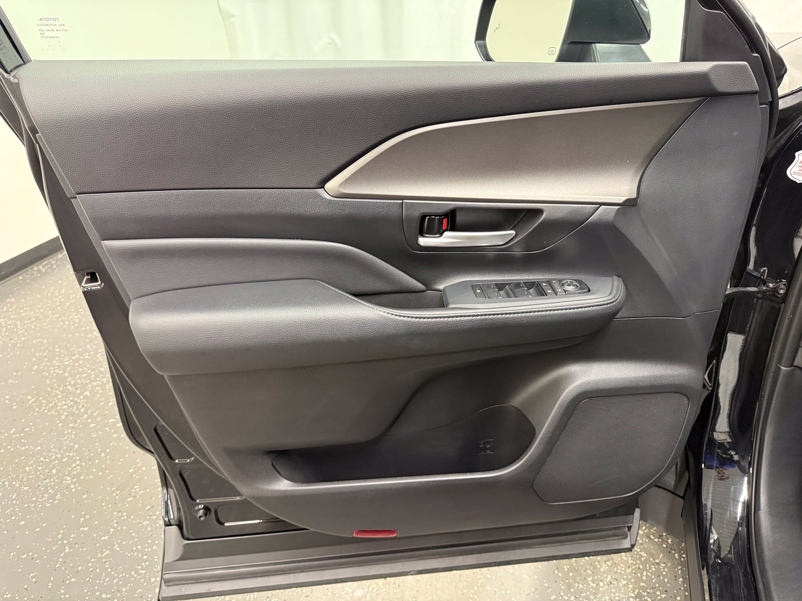 Used 2025 Toyota Grand Highlander AWD image 9