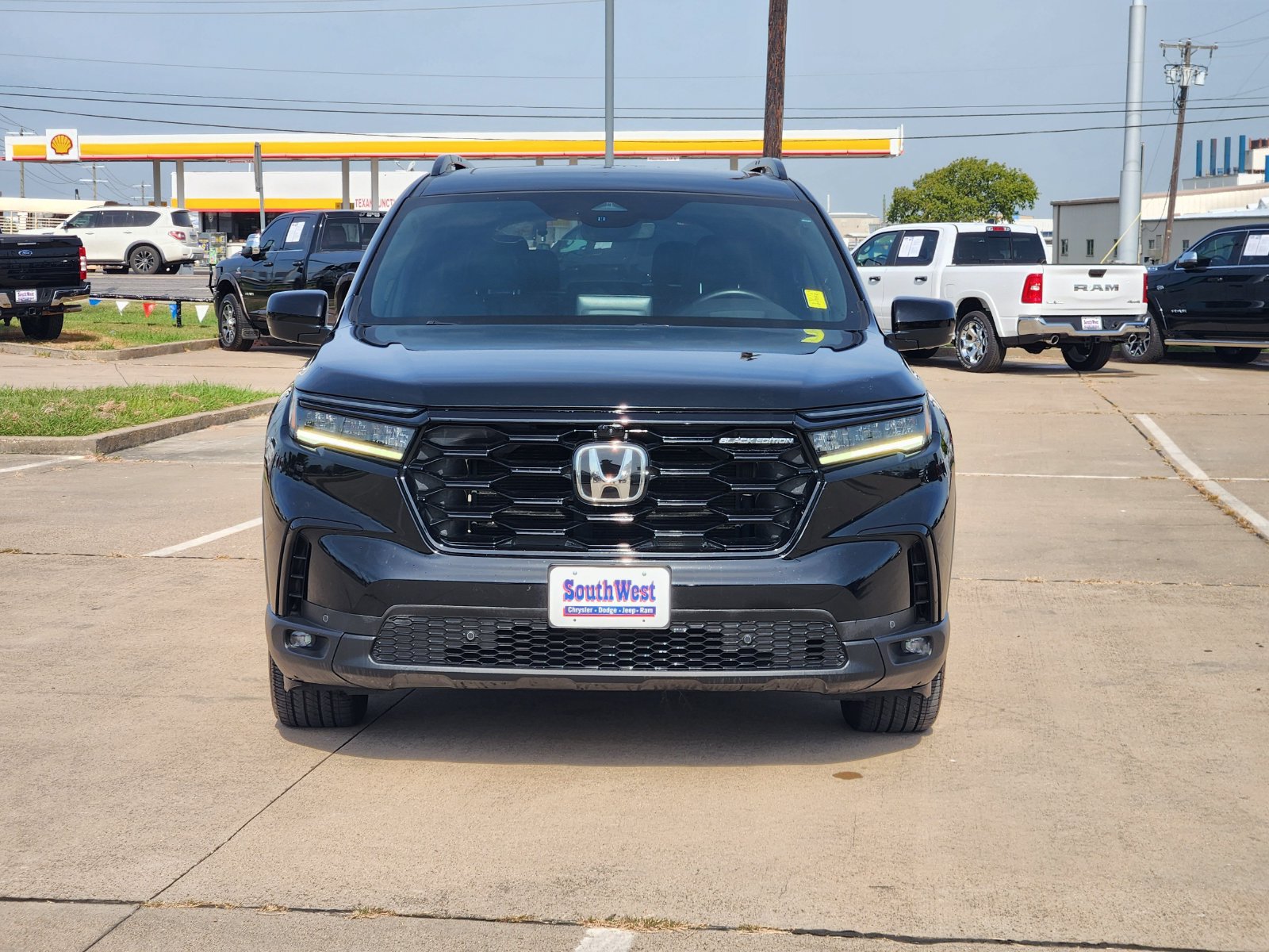 Certified 2025 Honda Pilot Black Edition image 6