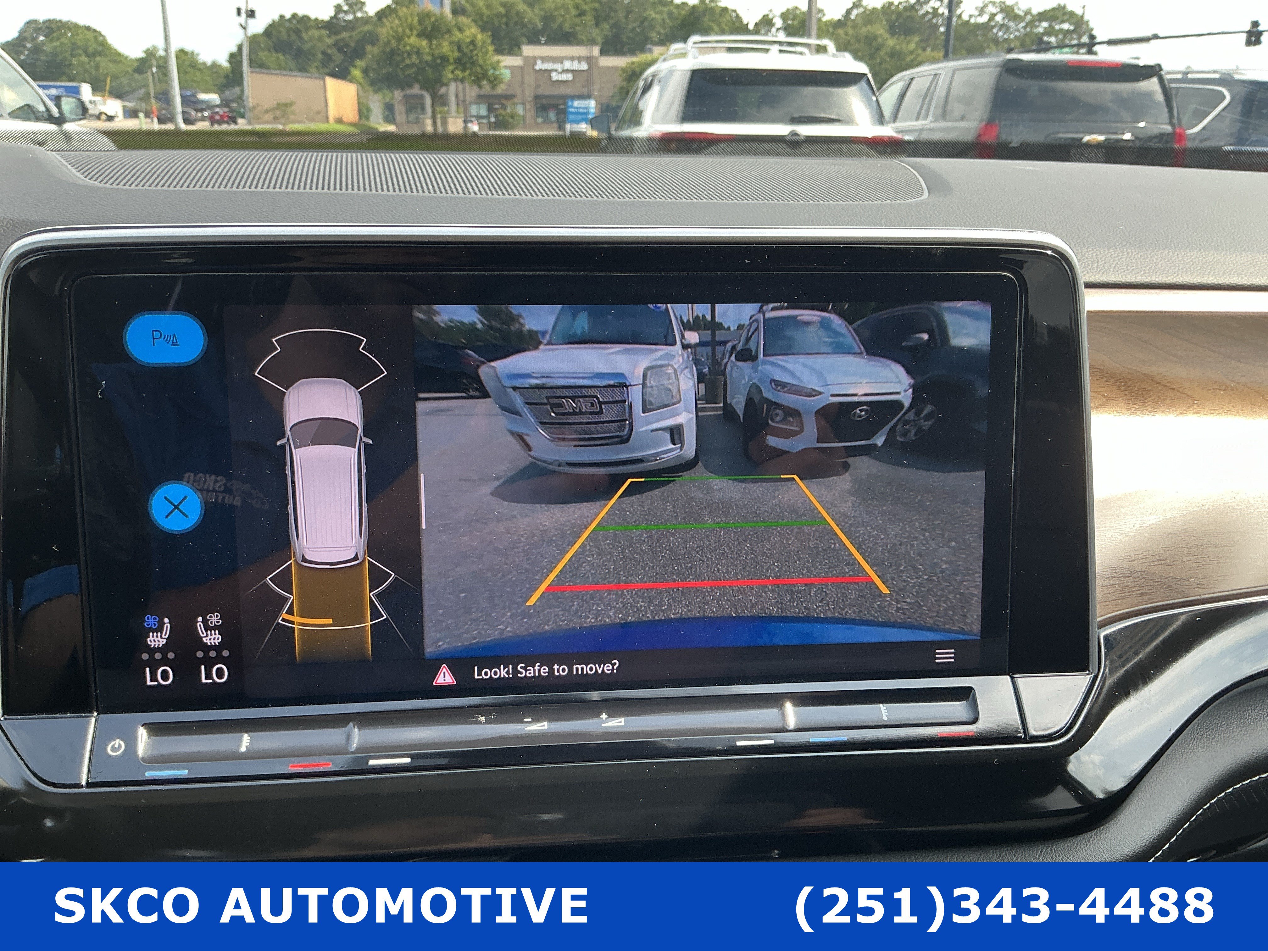 Used 2025 Volkswagen Atlas SE AWD/4WD image 17
