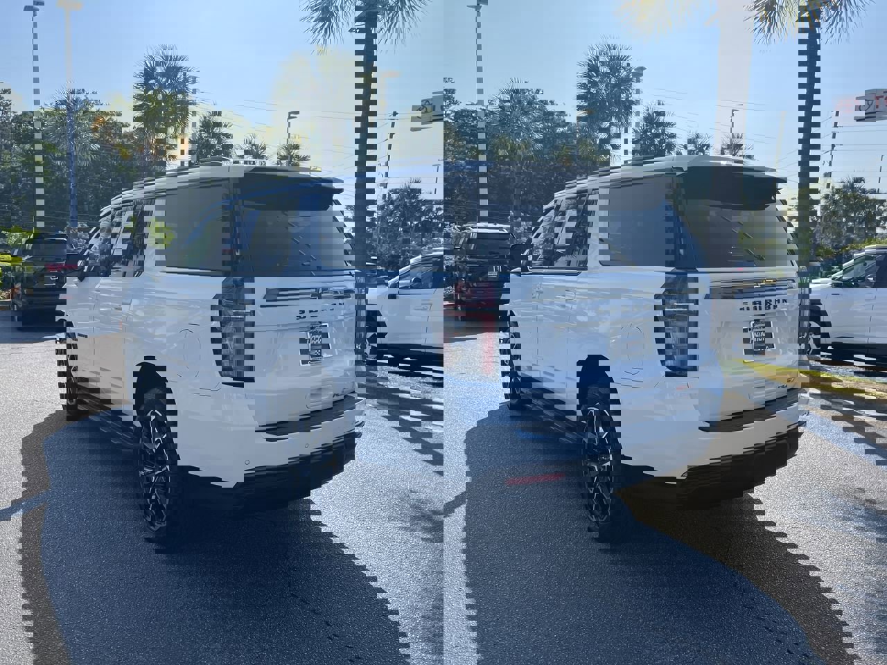 Used 2021 Chevrolet Suburban RST w/ Luxury Package AWD/4WD image 8