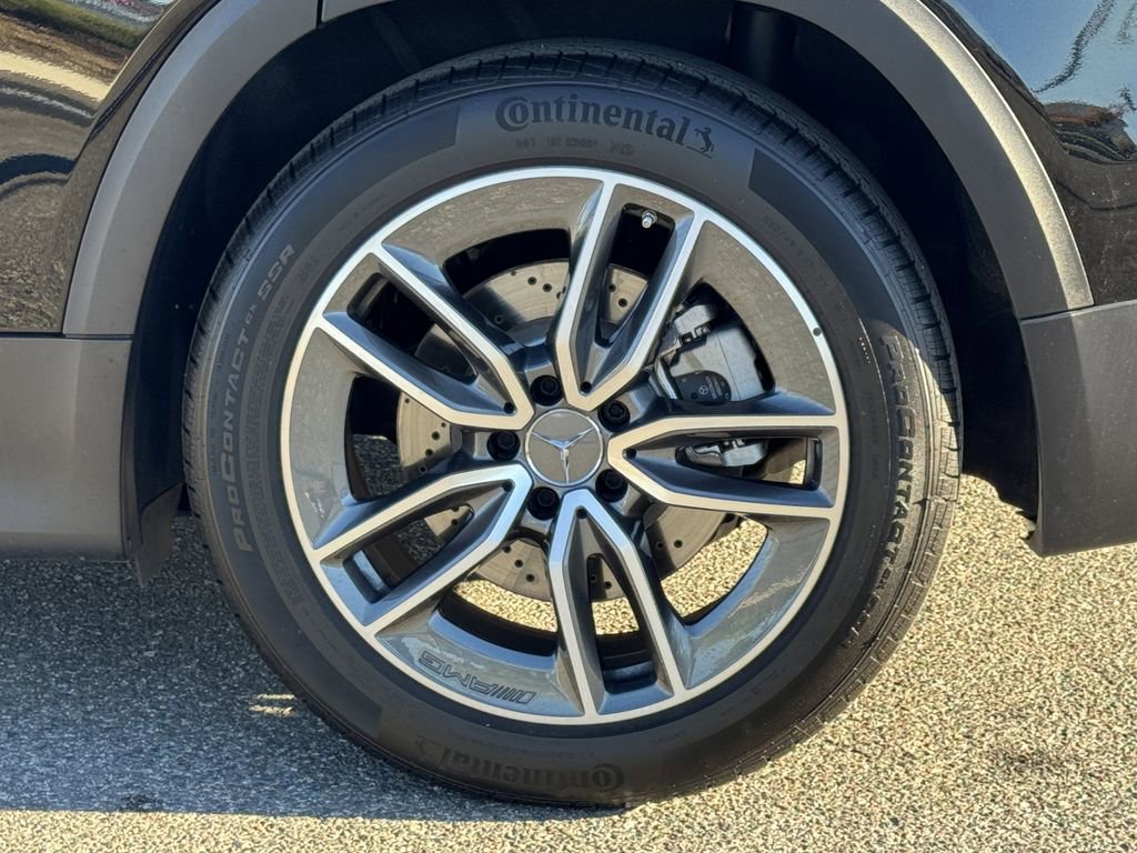 Certified 2025 Mercedes-Benz GLB 35 AMG 4MATIC image 16
