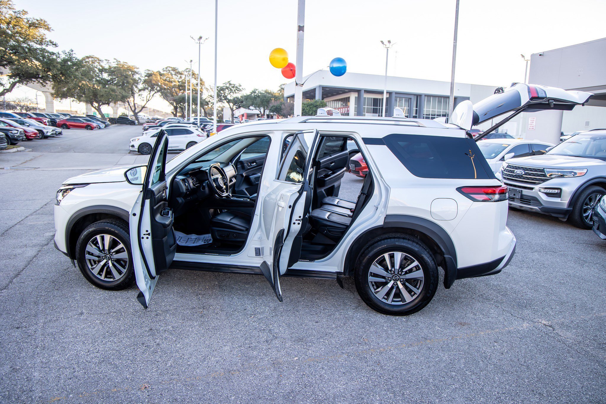 Used 2023 Nissan Pathfinder SL w/ Lighting Package (N92) image 25