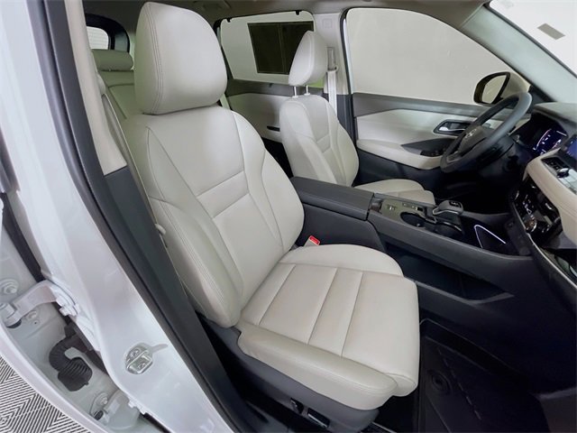 Used 2025 Nissan Rogue SL w/ Tech Package image 30