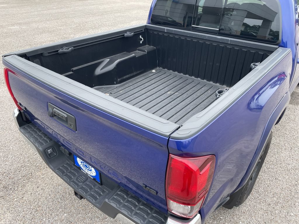Used 2022 Toyota Tacoma SR5 AWD/4WD image 30