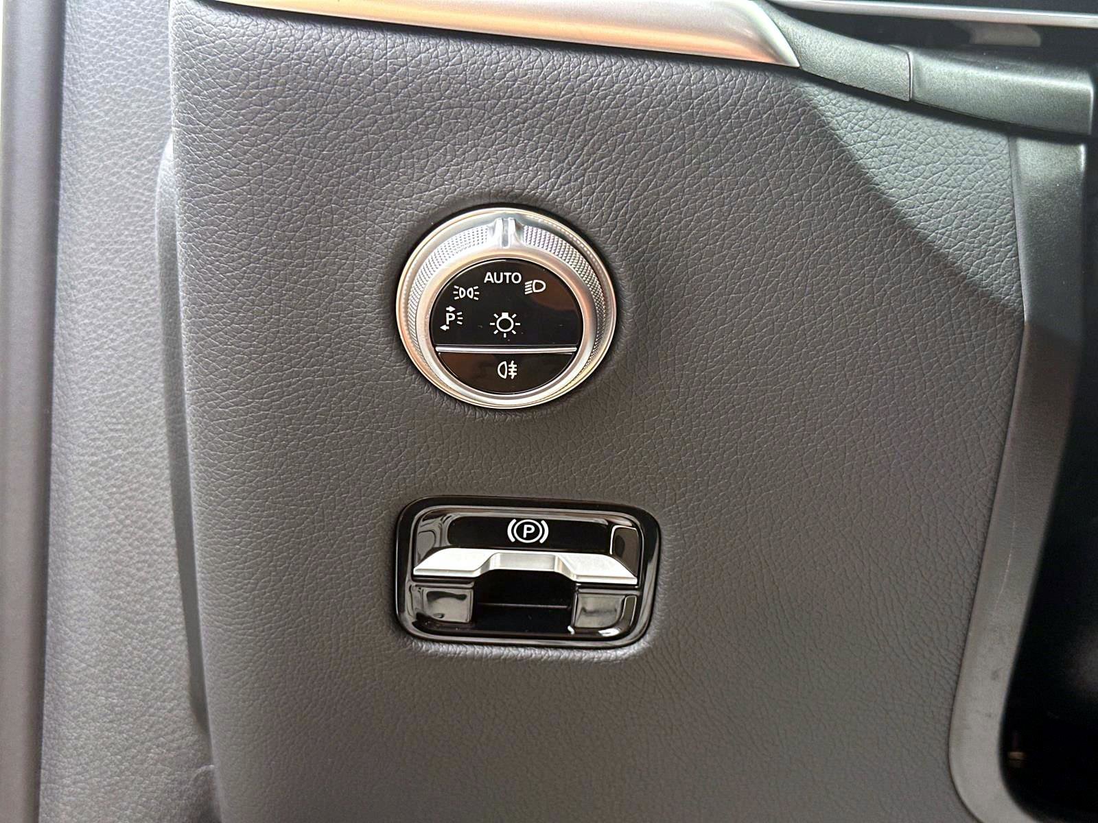 Used 2025 Mercedes-Benz GLC 43 AMG 4MATIC image 26