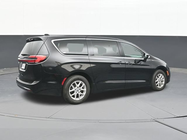 Used 2024 Chrysler Pacifica Touring FWD image 15