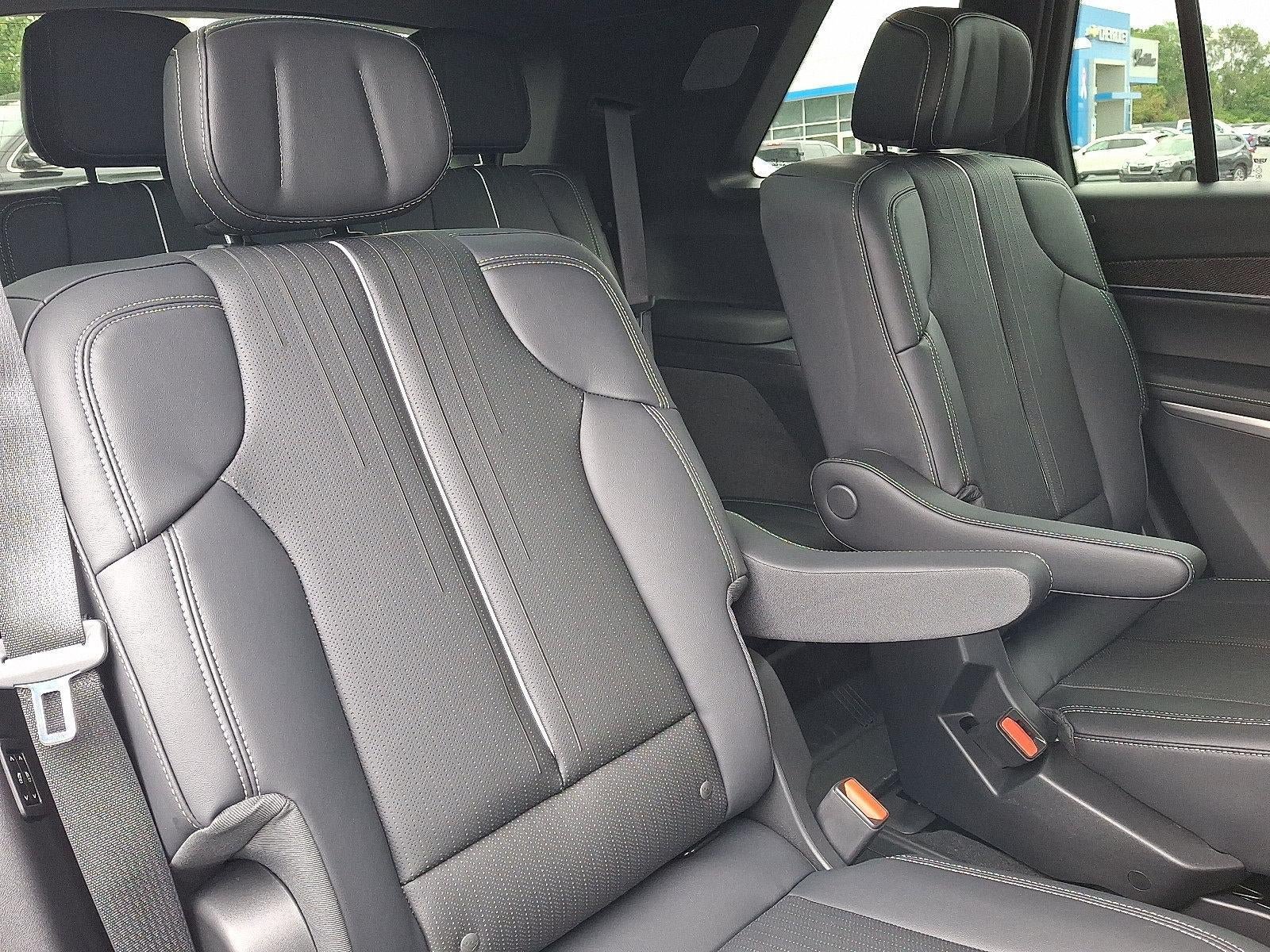New 2027 Cadillac Vistiq Luxury w/ LPO, Floor Liner Package AWD/4WD image 20