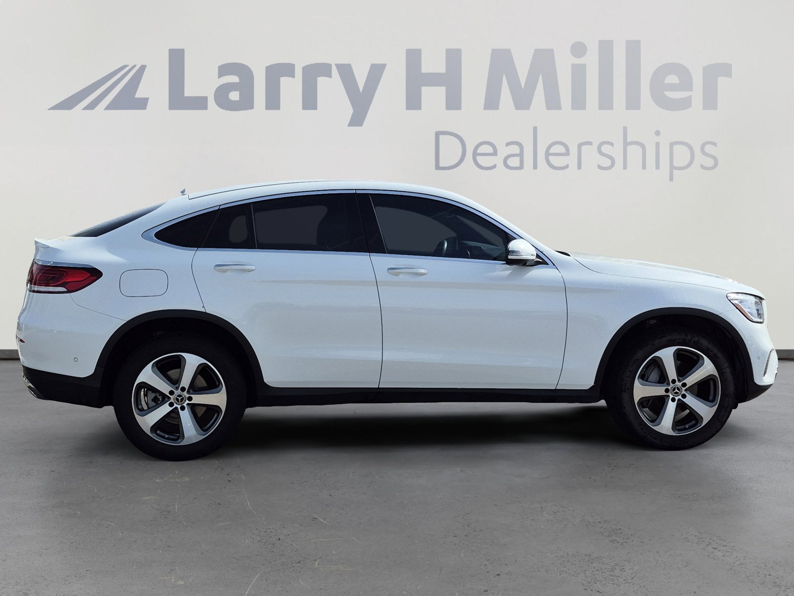 Used 2023 Mercedes-Benz GLC 300 4MATIC Coupe image 6