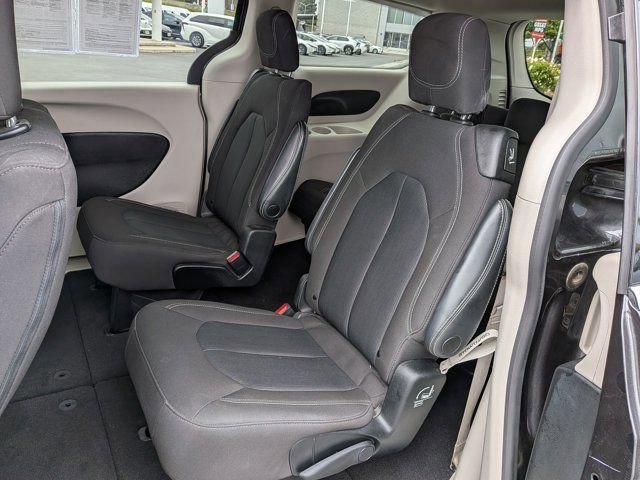 Used 2023 Chrysler Voyager LX FWD image 15