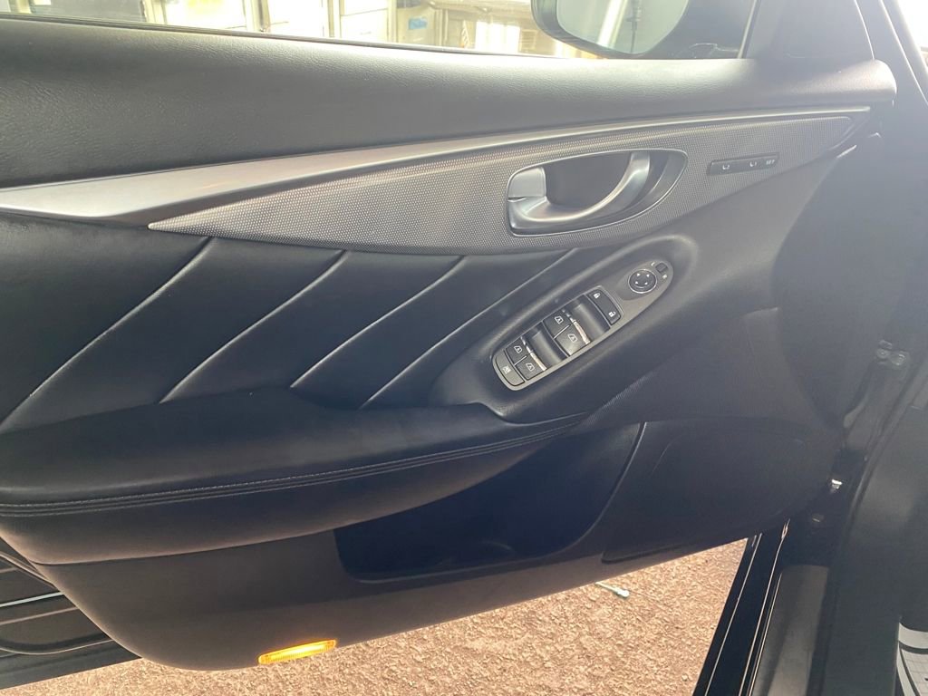 Used 2016 INFINITI Q50 Premium w/ Driver Assistance Package image 31