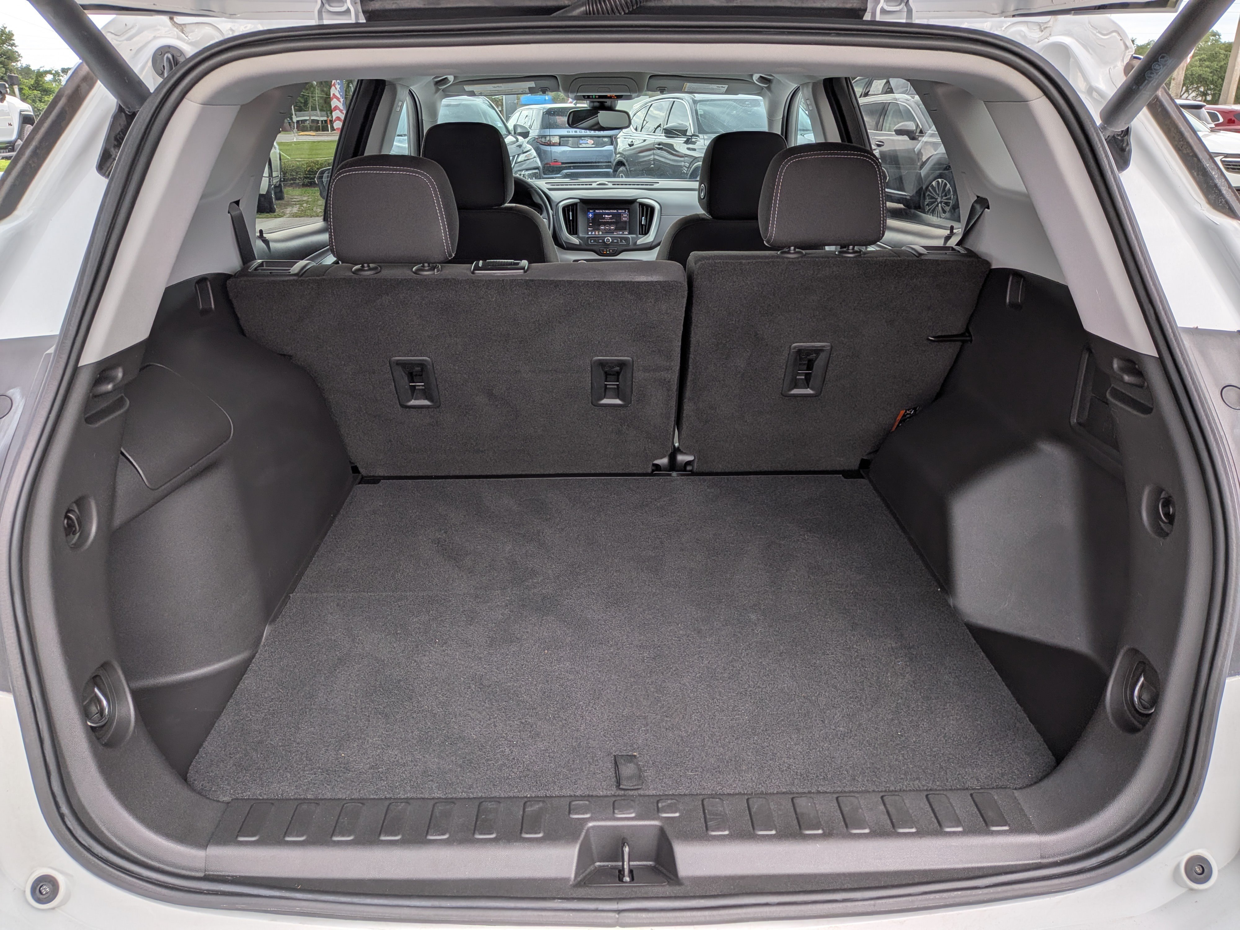 Certified 2022 GMC Terrain SLE w/ Driver Convenience Package FWD image 17