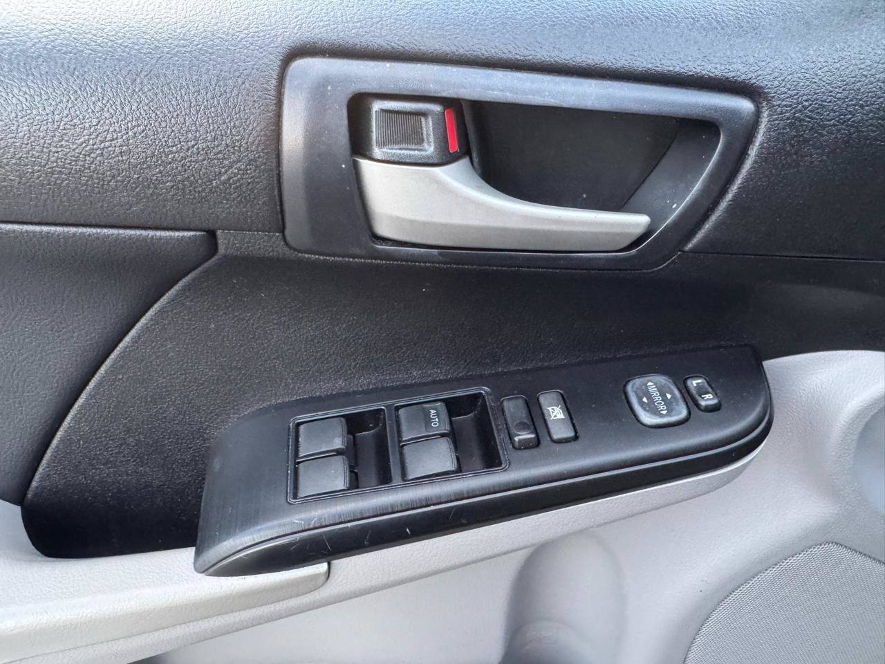 Used 2014 Toyota Camry LE FWD image 15