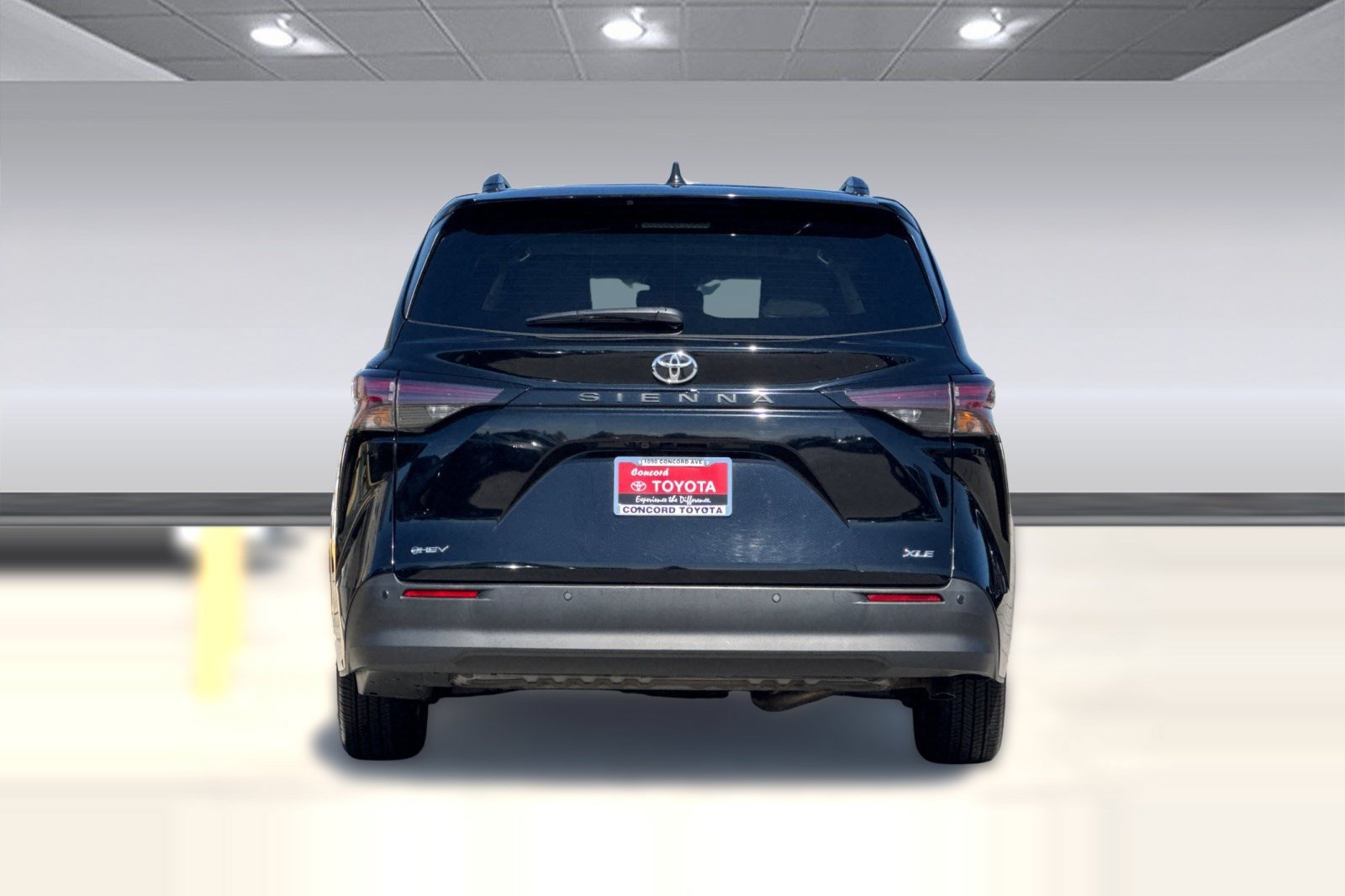 Used 2026 Toyota Sienna XLE FWD image 10