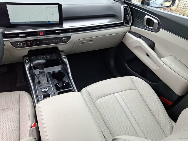Used 2024 Kia Sorento S w/ Panoramic Sunroof Package FWD image 16