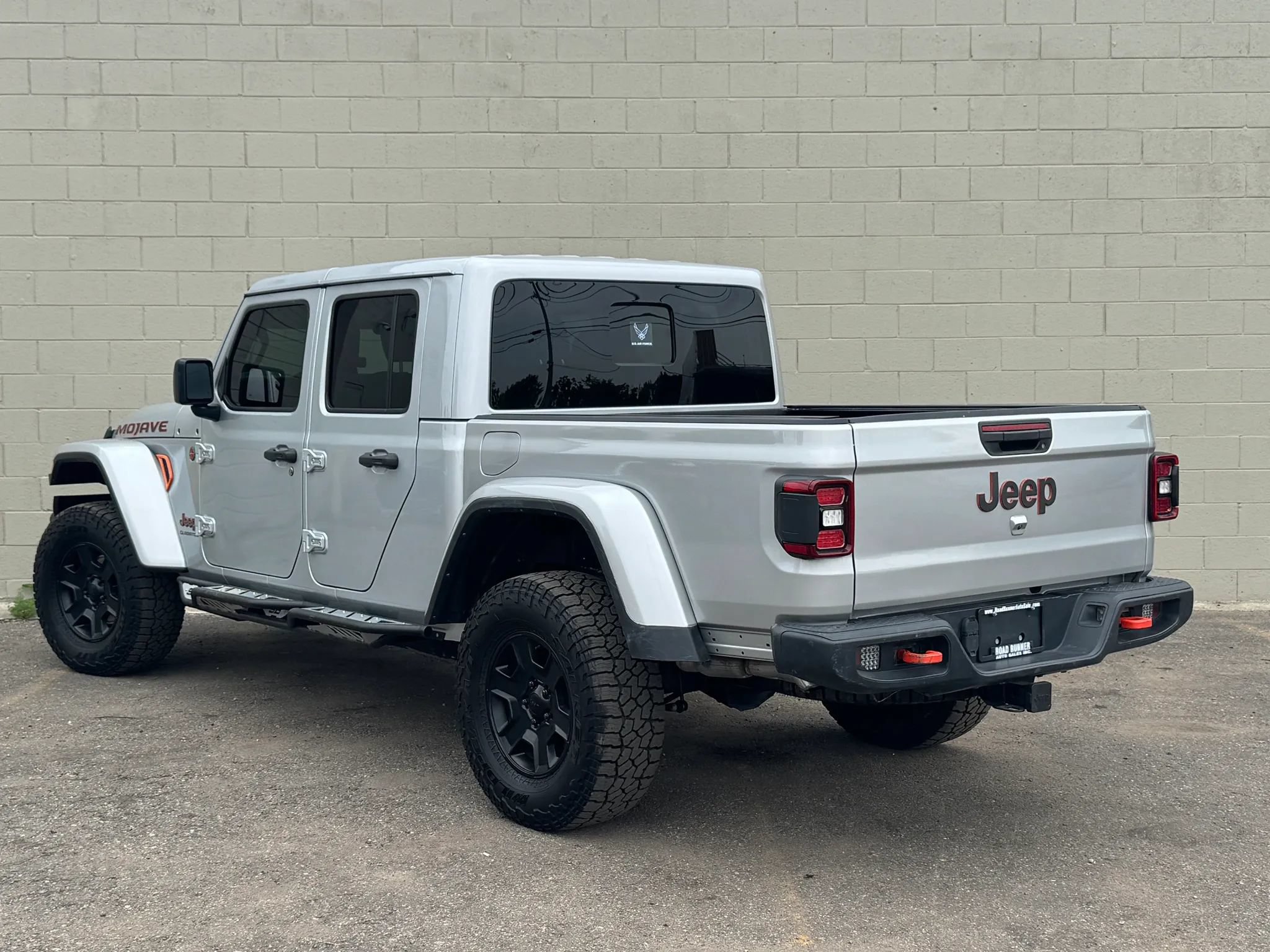 Used 2022 Jeep Gladiator Mojave w/ LED Lighting Group AWD/4WD image 4