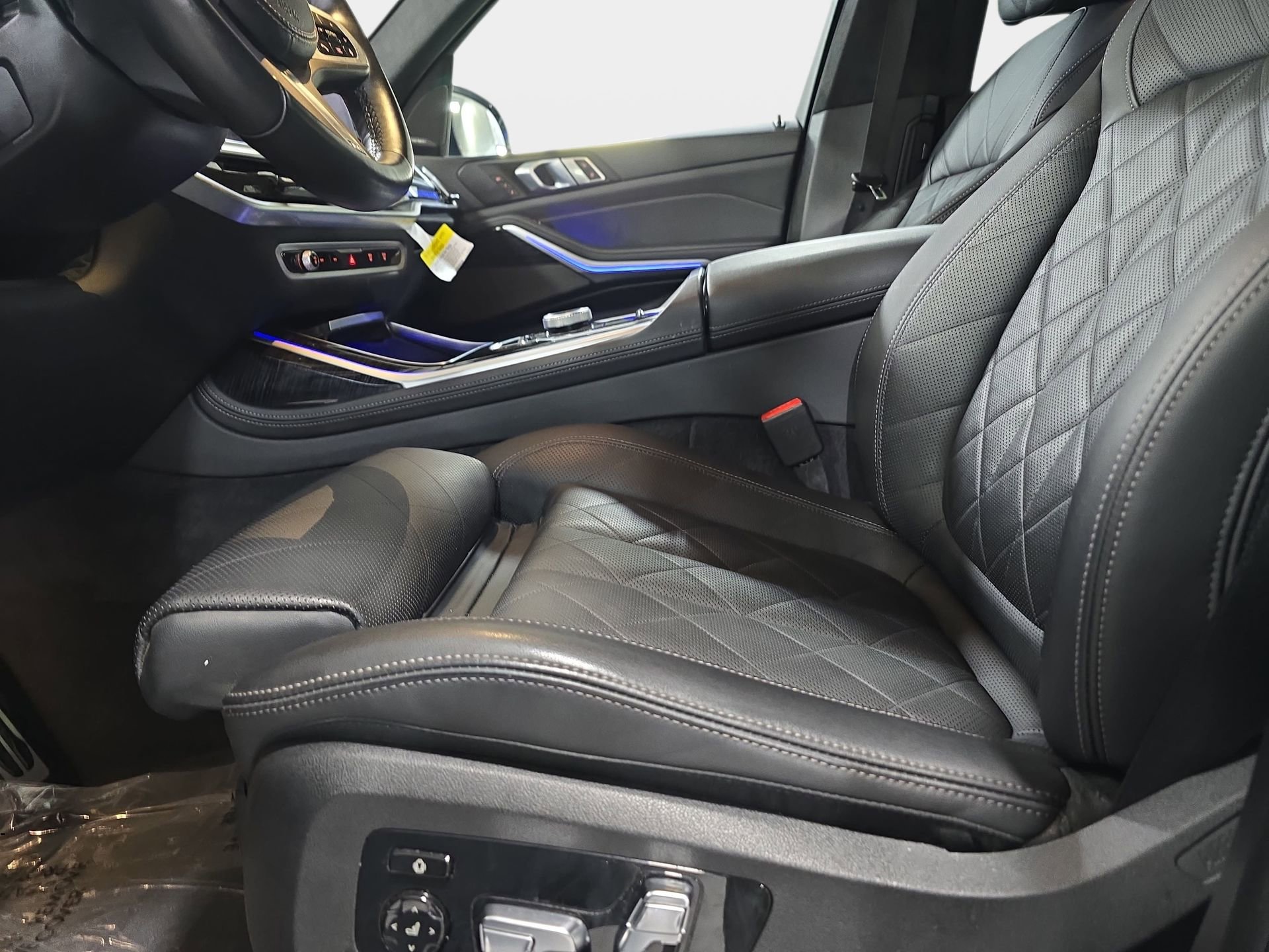 Used 2023 BMW X7 xDrive40i w/ M Sport Package AWD/4WD image 28