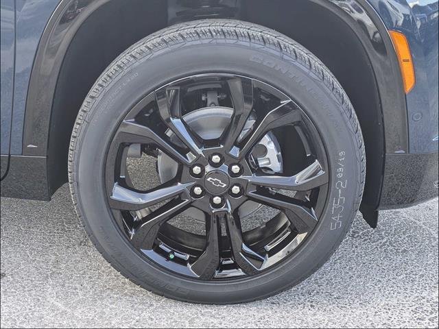 New 2027 Chevrolet Traverse RS w/ LPO, Floor Liner Package FWD image 13