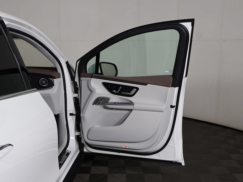 Used 2023 Mercedes-Benz EQE 500 4MATIC SUV w/ Pinnacle Trim Package image 25