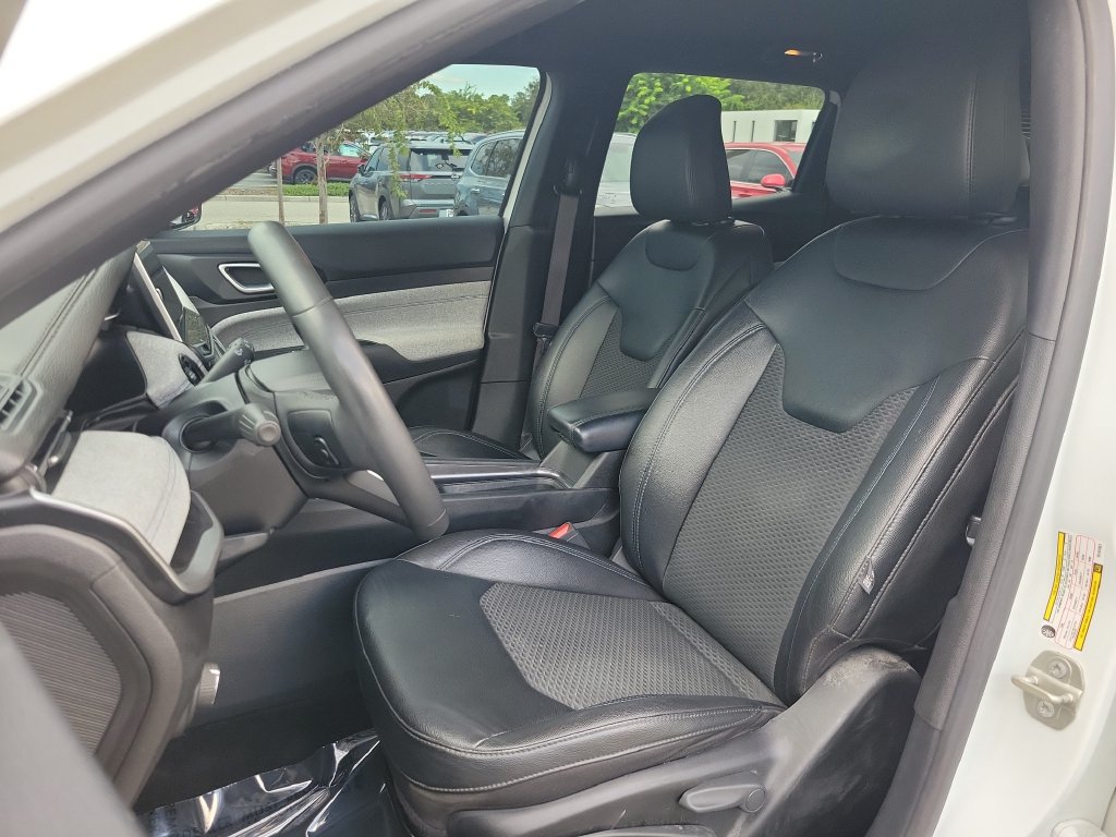 Used 2024 Jeep Compass Latitude AWD/4WD image 15