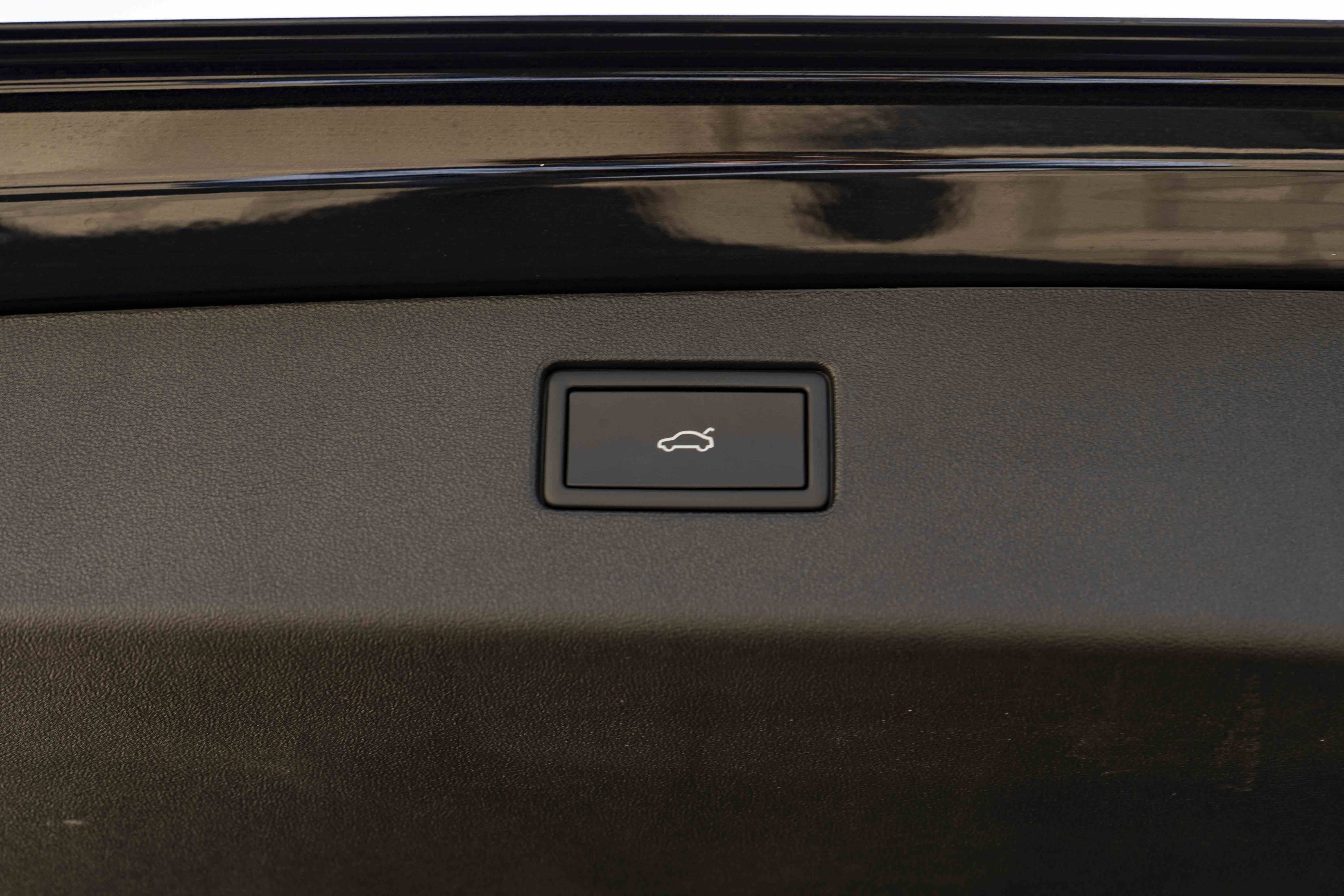 Certified 2026 Volkswagen Tiguan SE R-Line FWD image 38