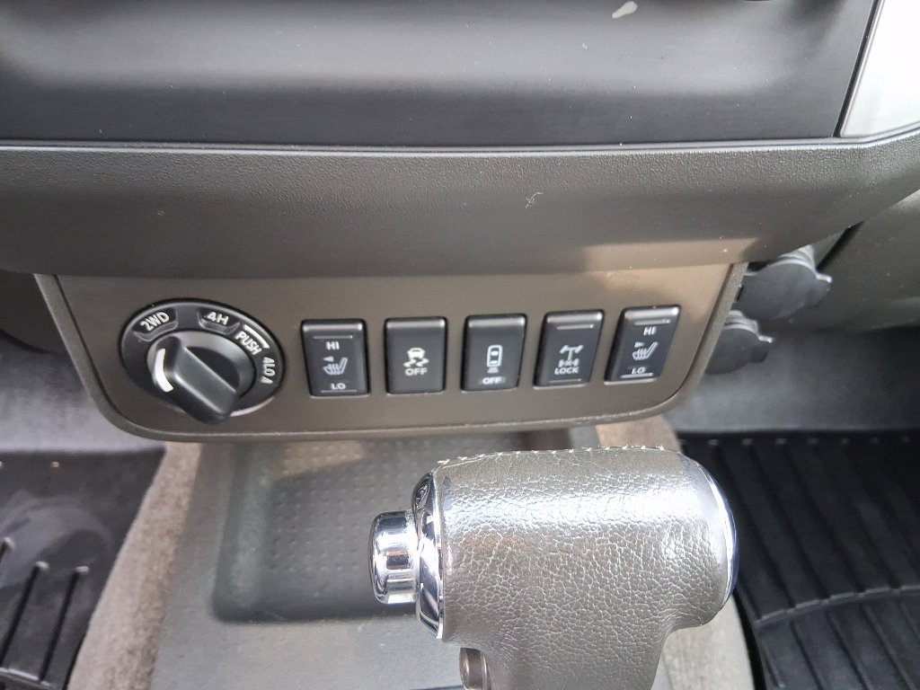 Used 2015 Nissan Frontier PRO-4X w/ Pro-4x Luxury Package image 15