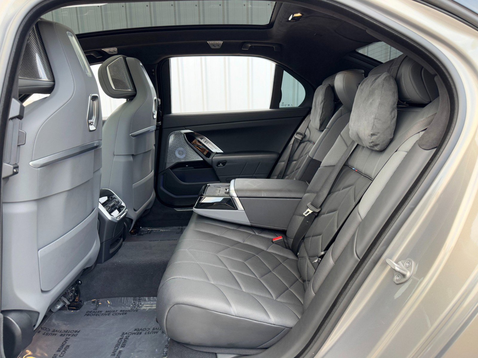 Used 2023 BMW i7 xDrive60 image 53