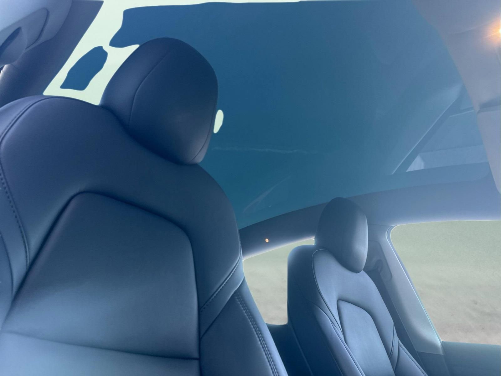 Used 2022 Tesla Model Y Long Range image 17