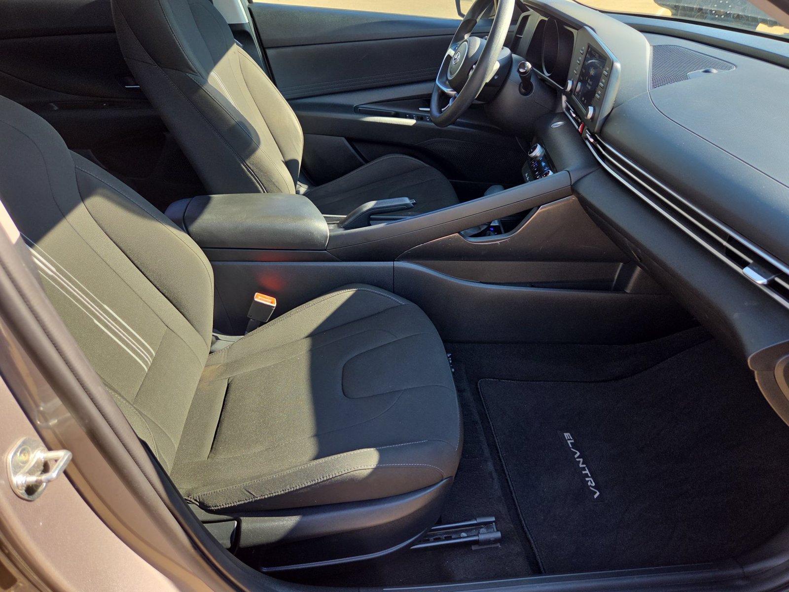 Used 2021 Hyundai Elantra SEL FWD image 25