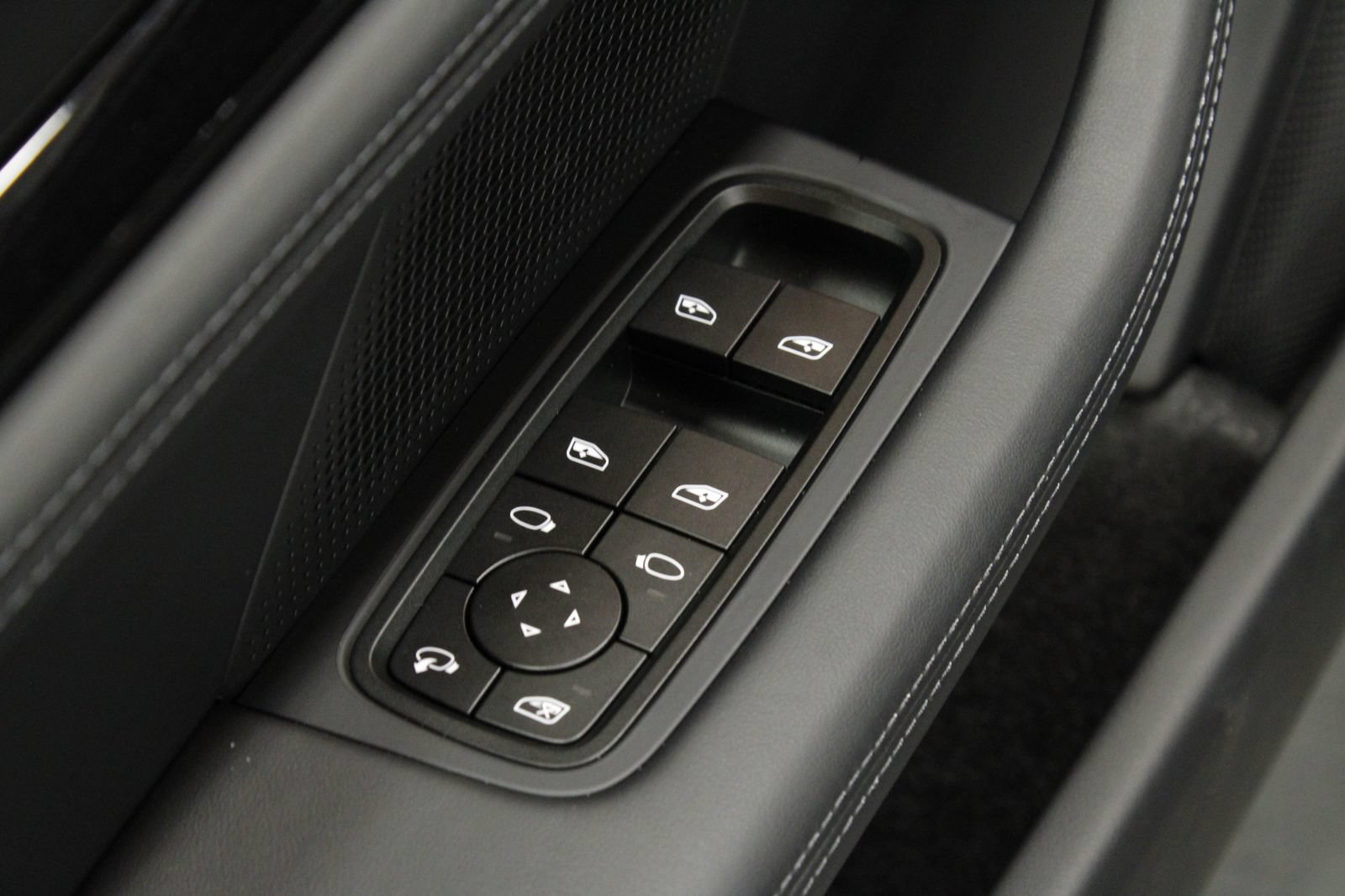New 2026 Porsche Taycan AWD/4WD image 31
