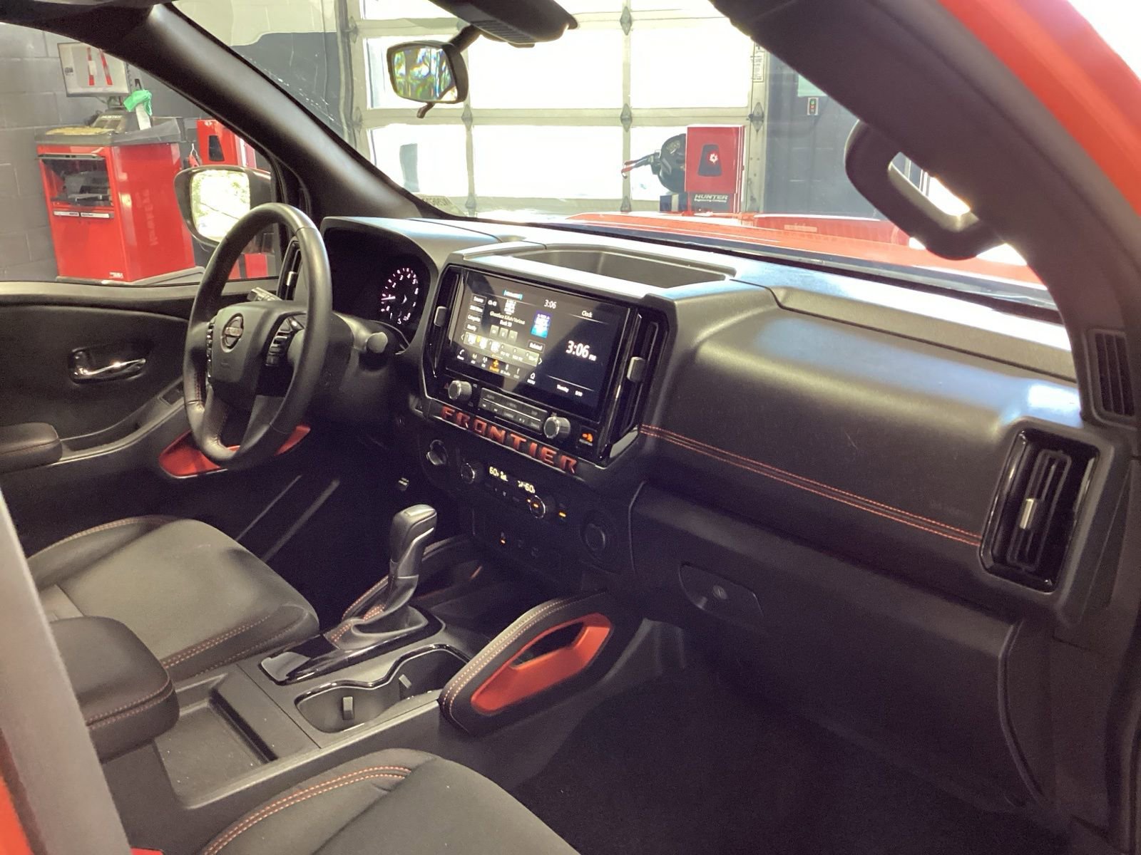 Used 2025 Nissan Frontier PRO-4X AWD/4WD image 28