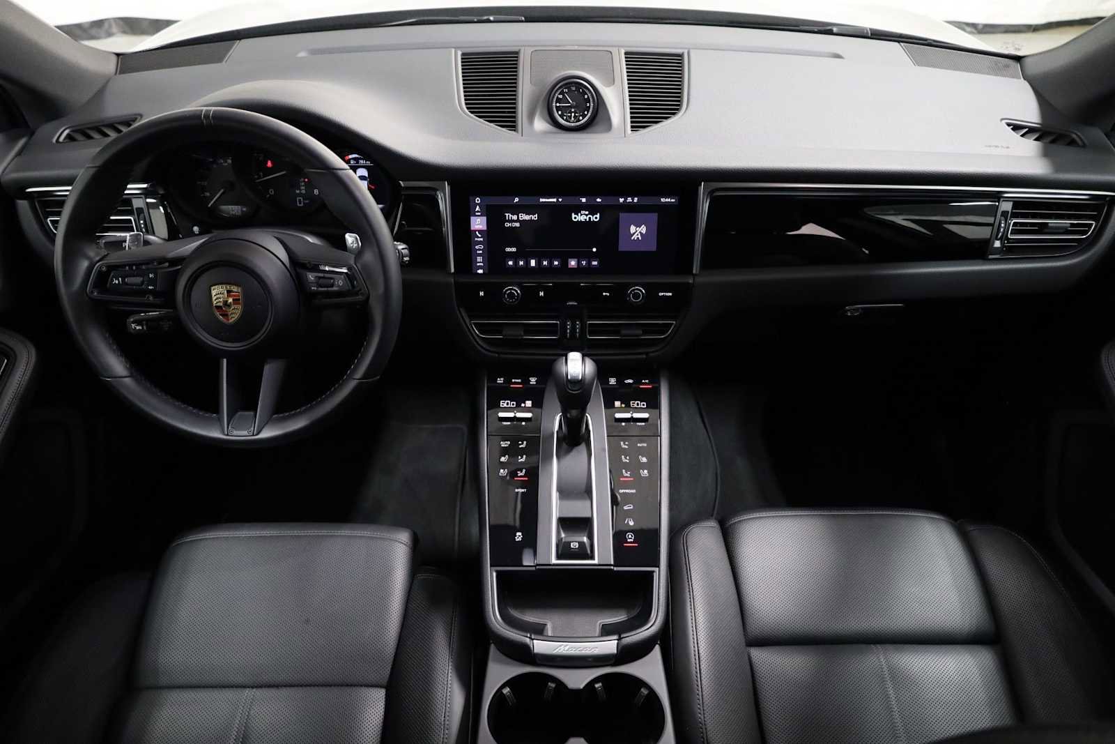 Certified 2024 Porsche Macan AWD/4WD image 26