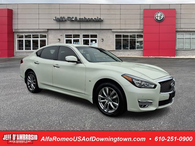 Used 2016 INFINITI Q70 3.7 image 1