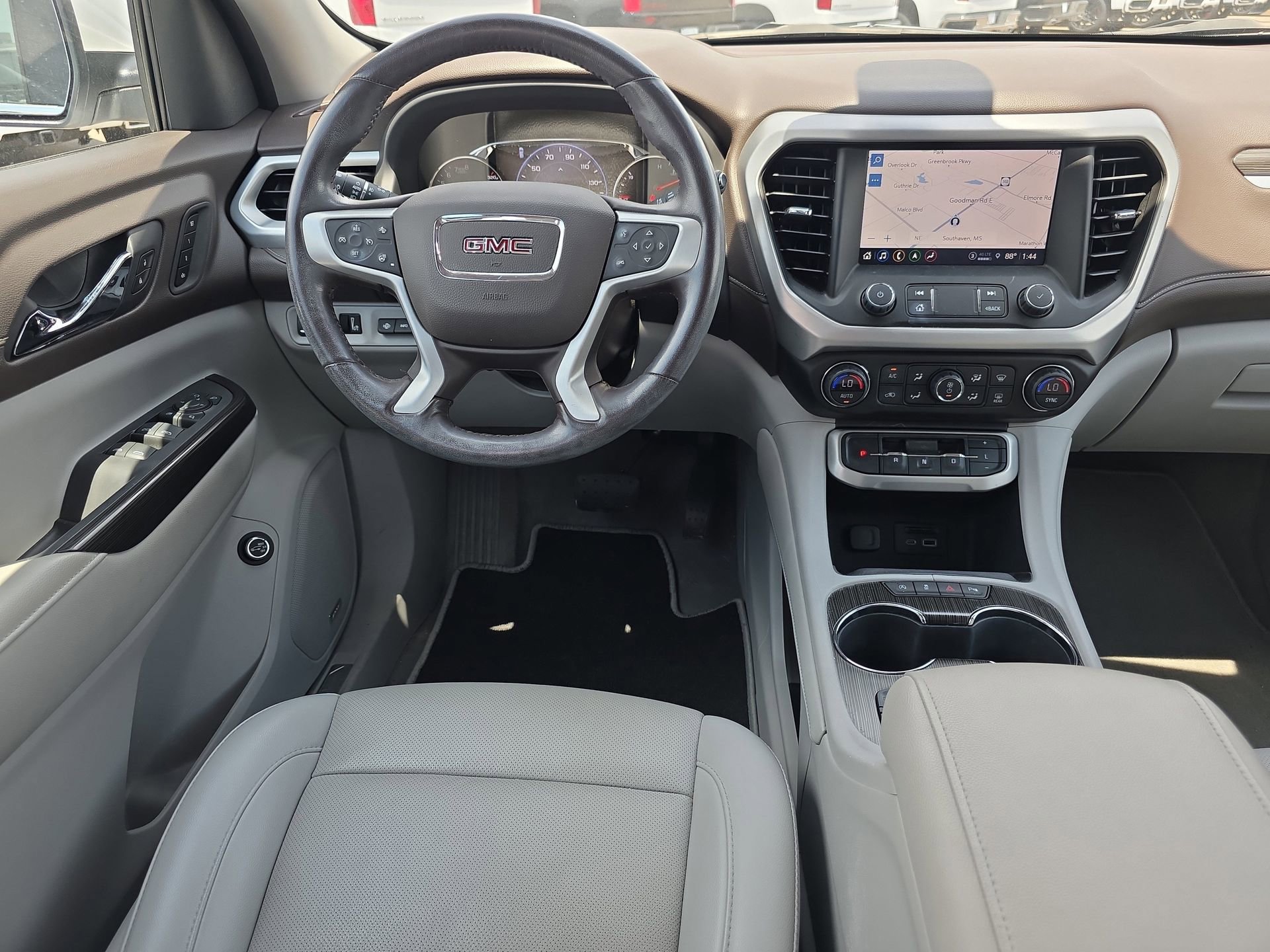 Used 2021 GMC Acadia SLT w/ Technology Package FWD image 14