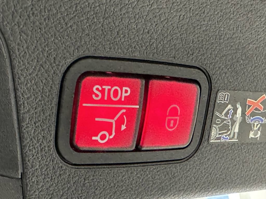 Certified 2025 Mercedes-Benz GLS 450 4MATIC image 23